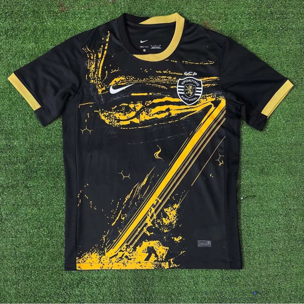 Nike Black and Yellow Men's Shirt